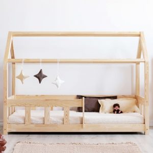 łóżko domek drewniane z barierkami